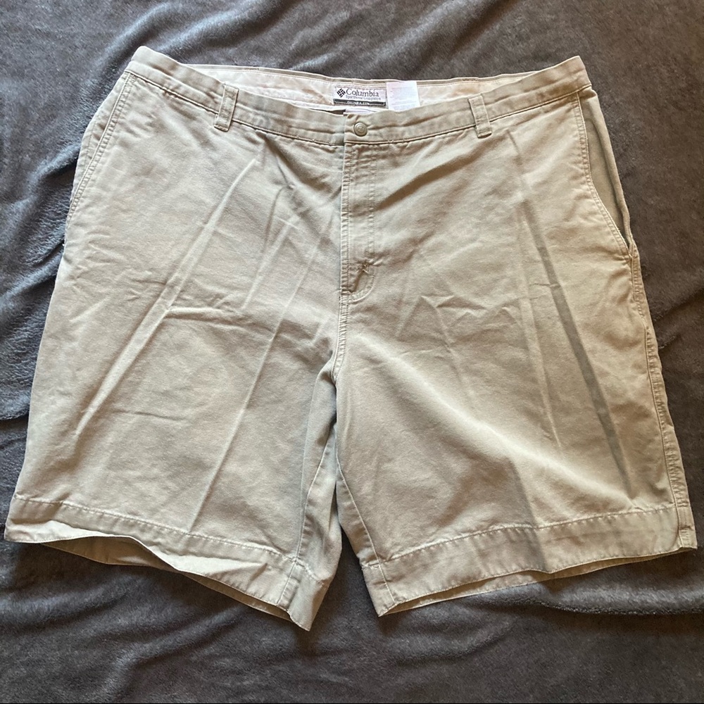 Men’s Columbia hiking shorts 42